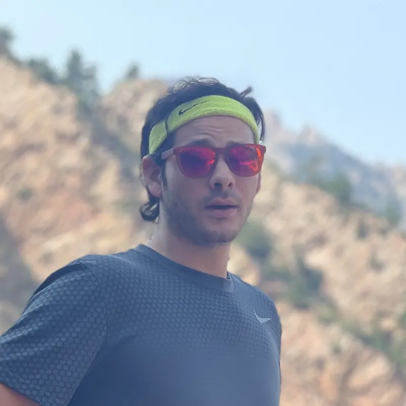 The neon headband was a decision he made on purpose, with his brain.